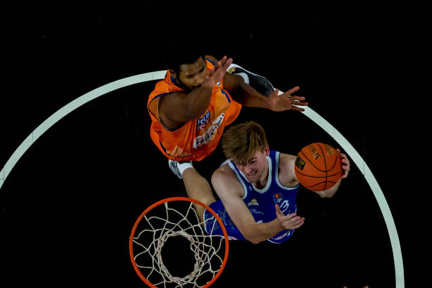 都成为他职 都成为他职