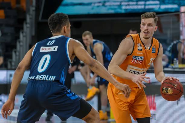 首节防守转 首节防守转